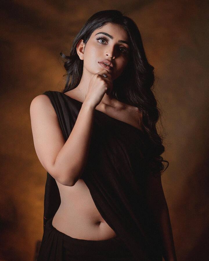 సోషల్ మీడియాలో బాగా యాక్టివ్ గా ఉంటుంది. Photo Credit: Ananya nagalla/Instagram