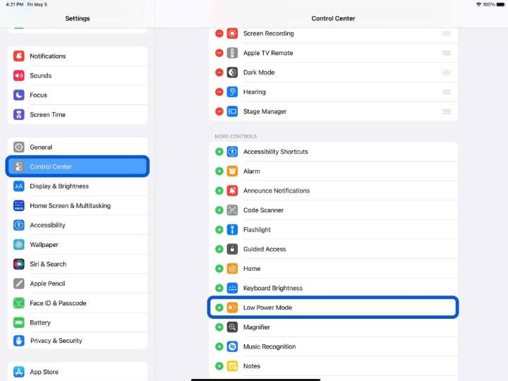 बैटरी को सेव करने के लिए iPad में 'लो पावर मोड' का इस्तेमाल करें. इससे बैकग्राउंड में चल रहे ऐप्स, डाउनलोड आदि सभी चीजें बंद हो जाती है. ये ऑप्शन आपको iPad के सेटिंग के अंदर कंट्रोल सेंटर में दिख जाएगा.