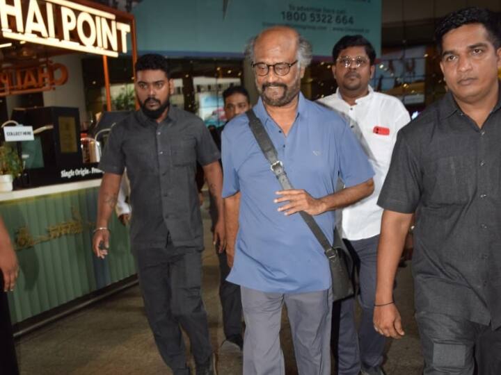 Rajnikanth Spotted at Mumbai Airport: सुपरस्टार रजनीकांत रविवार को मुंबई एयरपोर्ट पर स्पॉट किए गए. इस दौरान एक्टर काफी कैजुअल लुक में नजर आए, जिसके बाद फैंस ने रजनीकांत को डाउन टू अर्थ कहा.