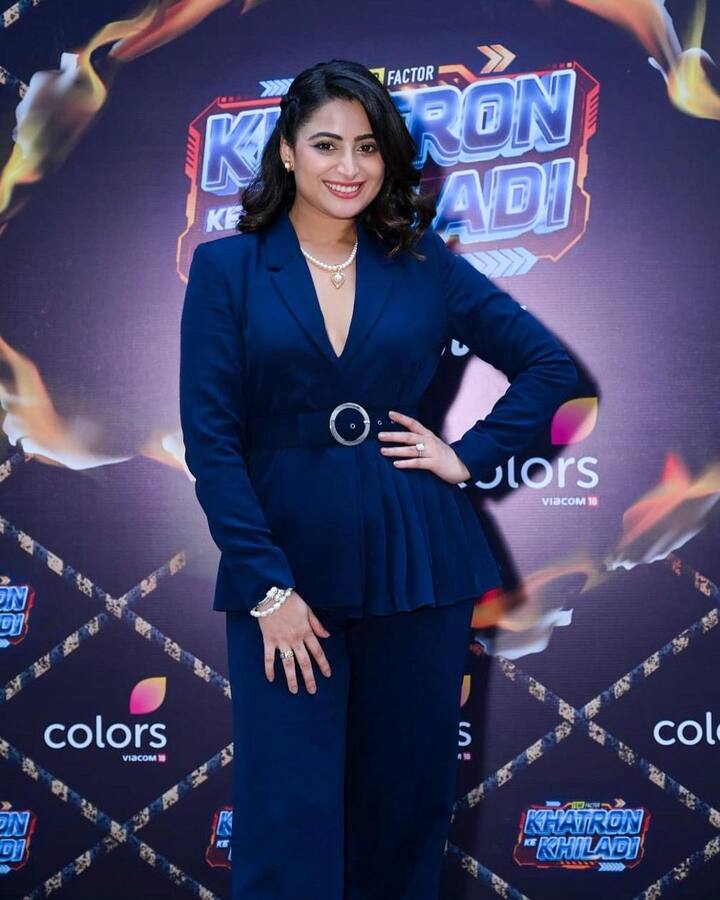 ऐश्वर्या ने कहा कि पाखी कैरेक्टर उनके लिए जरा भी एग्जिस्ट नहीं करता , ऐसा बेवकूफ कौन हो सकता है. उन्होंने बताया कि मुझे कहा गया था कि इस शो में 100 एपिसोड्स ही होंगे. लेकिन बाद में ऐसा नहीं हुआ.