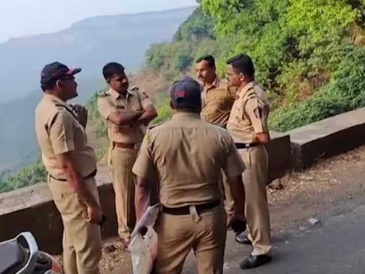 Sindhudurg News Chhattisgarh policeman died after falling into a 300 feet deep gorge in Amboli Ghat Sindhudurg News:  आंबोली घाटातील 300 फूट खोल दरीत कोसळून छत्तीसगडच्या पोलिसाचा मृत्यू, कर्नाटक निवडणुकीच्या बंदोबस्तासाठी होता तैनात