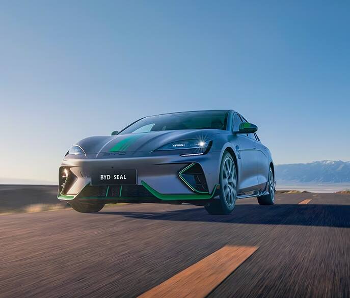 बीवायडी सील (BYD Seal) : चायनीज ईव्ही निर्माता BYD ने 2023 ऑटो एक्सपोमध्ये सीलबंद इलेक्ट्रिक सेडानचे प्रदर्शन केले. लवकरच ती लॉन्च होण्याचे संकेत आहेत.