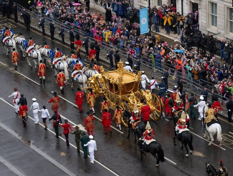 During the coronation of King Charles III, a stray horse entered the crowd, the video went viral, watch