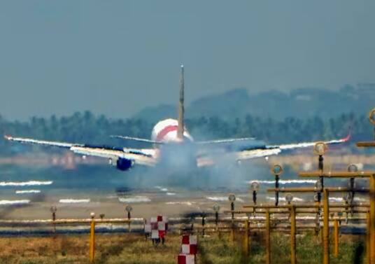 brazil-santos-dumont-airport-flight-g3-2040-engine-catches-fire-rio-de-janeiro-to-porto-alegre-video ਬ੍ਰਾਜ਼ੀਲ ਦੇ ਜਹਾਜ਼ 'ਚ ਉਡਾਣ ਭਰਨ ਤੋਂ ਪਹਿਲਾਂ ਇੰਜਣ ਨੂੰ ਲੱਗੀ ਅੱਗ