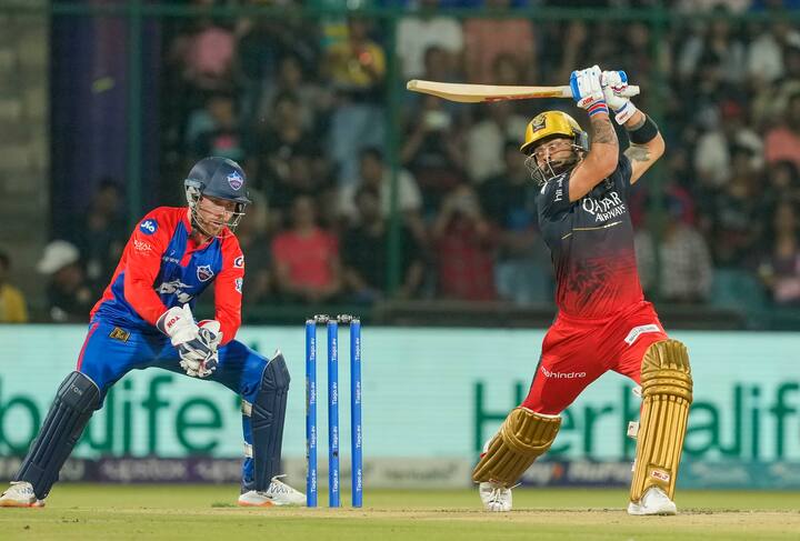 विराट कोहलीने एकेरी आणि दुहेरी धावसंख्या केली. त्यामुळे विराट कोहलीची संथ खेळी दिल्लीच्या पथ्थ्यावर पडल्याचे बोलले जातेय. विराट कोहलीच्या संथ खेळीमुळे आरसीबी २०० पर्यंत पोहचू शकला नाही.