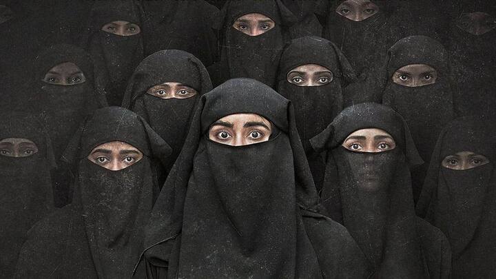 केरळमधील मुलींचं धर्म परिवर्तन करुन त्यांना दहशतवादी संघटना ISIS मध्ये कसं सामील केलं जातं हे सांगणारा 'द केरळ स्टोरी' हा सिनेमा आहे.