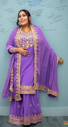 Afsana Khan: ਅਫਸਾਨਾ ਖਾਨ ਨੇ ਪੰਜਾਬੀ ਸੂਟ 'ਚ ਸ਼ੇਅਰ ਕੀਤੀਆਂ ਤਸਵੀਰਾਂ, ਹੁਣ ਓਵਰ ਮੇਕਅੱਪ ਕਰਕੇ ਹੋਈ ਟਰੋਲ