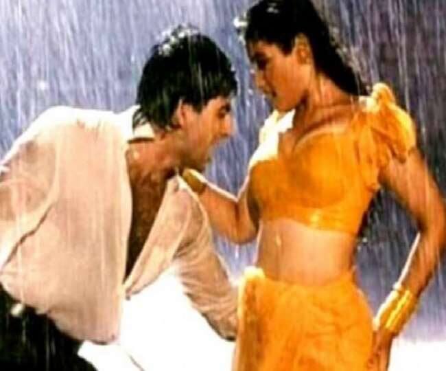 ਪਰ ਪ੍ਰਸ਼ੰਸਕਾਂ ਨੇ ਅਕਸ਼ੈ ਕੁਮਾਰ ਨਾਲ ਉਸ ਦੀ ਕੈਮਿਸਟਰੀ ਨੂੰ ਸਭ ਤੋਂ ਵੱਧ ਪਸੰਦ ਕੀਤਾ। ਇਹੀ ਕਾਰਨ ਹੈ ਕਿ ਦੋਵਾਂ ਦੀ ਫਿਲਮ 'ਮੋਹਰਾ' ਦਾ ਗੀਤ 'ਟਿੱਪ ਟਿਪ ਬਰਸਾ ਪਾਣੀ' ਅੱਜ ਵੀ ਲੋਕਾਂ ਦੇ ਬੁੱਲਾਂ 'ਤੇ ਬਣਿਆ ਹੋਇਆ ਹੈ।