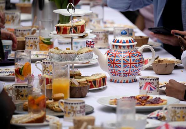 A coronation themed table was also set up for the big lunch hosted by Prime Minister Rishi Sunak and wife Akshata Murty at Downing Street to celebrate the coronation of King Charles III and Queen Camilla. (Image Source: Getty)