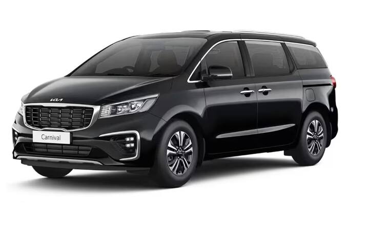 किया कार्निवल (Kia Carnival) : कियाने 2023 ऑटो एक्स्पोमध्ये नवीन कार्निवलचे प्रदर्शन केले. ही MPV या वर्षाच्या अखेरीस लॉन्च केली जाऊ शकते.
