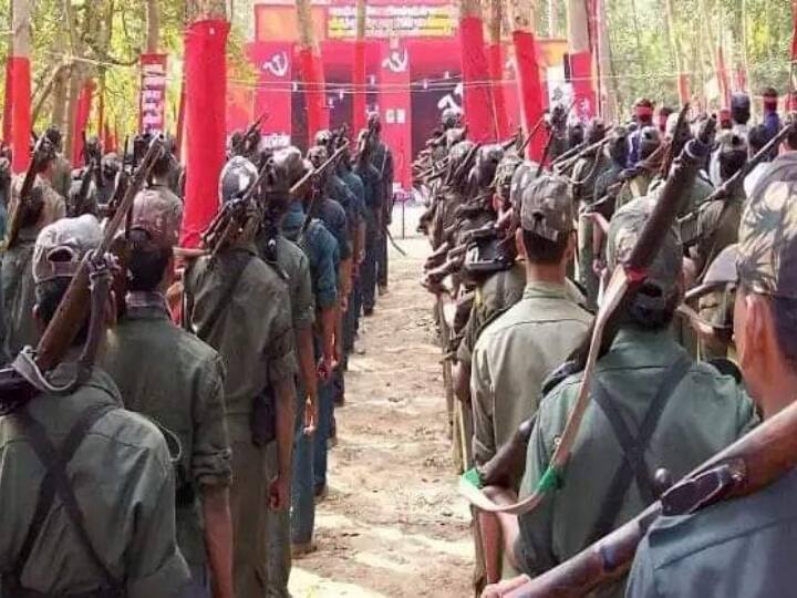 Jharkhand Naxalite Amarjit Yadav surrendered a prize of 10 lakhs Ranchi Kauleshwari zone became Naxal free Jharkhand Naxalite News:10 लाख का ईनामी नक्सली अमरजीत यादव ने किया सरेंडर, रांची का कौलेश्वरी जोन हुआ नक्सल मुक्त