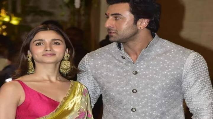 Ranbir Kapoor and Alia Bhatt: ਆਲੀਆ ਅਤੇ ਰਣਵੀਰ ਜਦੋਂ ਤੋਂ ਜਨਤਕ ਤੌਰ 'ਤੇ ਆਪਣੇ ਪਿਆਰ ਦਾ ਇਜ਼ਹਾਰ ਕਰਦੇ ਹਨ, ਮੀਡੀਆ ਦੇ ਸਾਹਮਣੇ ਇੱਕ ਦੂਜੇ ਬਾਰੇ ਗੱਲ ਕਰਦੇ ਹਨ।