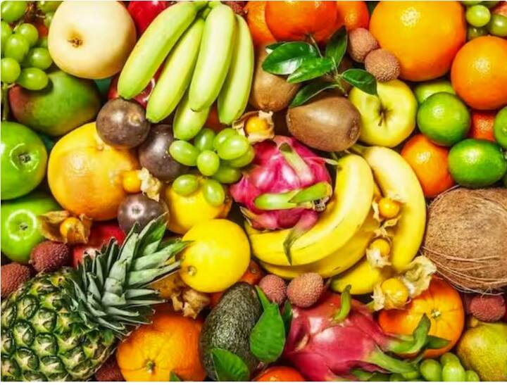 ਕੁਝ ਲੋਕ ਅਣਜਾਣੇ 'ਚ ਖਾਲੀ ਪੇਟ ਗਲਤ ਫਲਾਂ ਦਾ ਸੇਵਨ ਕਰਦੇ ਹਨ ਅਤੇ ਫਿਰ ਇਸ ਕਾਰਨ ਉਨ੍ਹਾਂ ਨੂੰ ਕਈ ਤਰ੍ਹਾਂ ਦੀਆਂ ਸਮੱਸਿਆਵਾਂ ਦਾ ਸਾਹਮਣਾ ਕਰਨਾ ਪੈਂਦਾ ਹੈ। ਅੱਜ ਅਸੀਂ ਤੁਹਾਨੂੰ ਉਨ੍ਹਾਂ ਫਲਾਂ ਬਾਰੇ ਦੱਸਾਂਗੇ, ਜਿਨ੍ਹਾਂ ਦਾ ਸੇਵਨ ਤੁਹਾਨੂੰ ਕਦੇ ਵੀ ਖਾਲੀ ਪੇਟ ਨਹੀਂ ਕਰਨਾ ਚਾਹੀਦਾ।