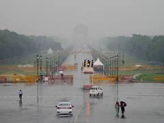 दिल्ली-NCR में मौसम ने ली करवट, धूल भरी आंधी के साथ हुई झमाझम बारिश