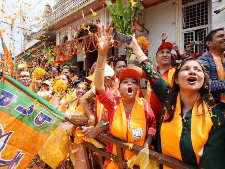 Prime Minister Narendra Modi waved at his supporters during the roadshow on Sunday. (Image: BJP Karnataka/Twitter)