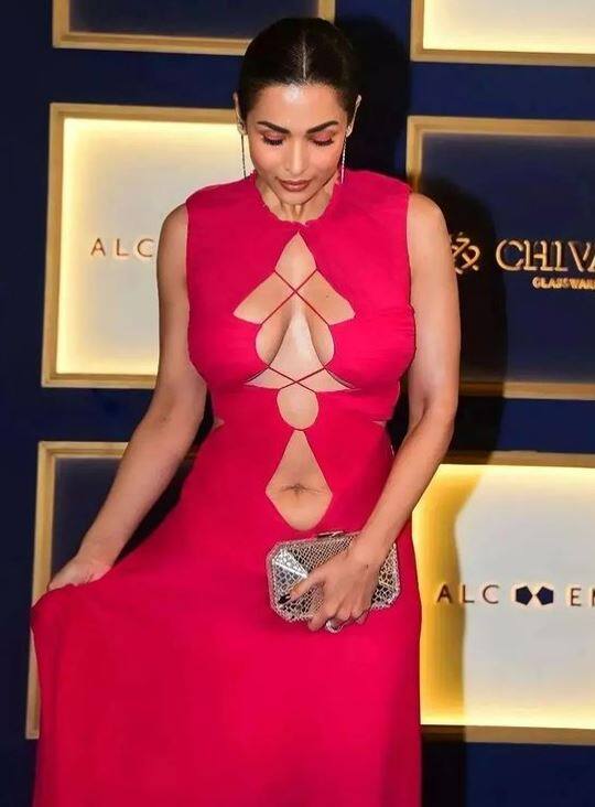 Chivas Alchemy: દર વર્ષની જેમ આ વખતે પણ Chivas Alchemyનું આયોજન કરવામાં આવ્યું હતું. આ ગ્લેમરસ સાંજે ઘણા સ્ટાર્સે પોતાની હાજરી આપી હતી.  જો કે આ ઈવેન્ટમાં   મલાઈકા અરોરા સૌથી વધુ લાઈમલાઈટમાં રહી હતી.