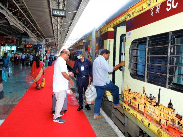 यह सफर डिब्रूगढ़ से शुरु होकर वापस डिब्रूगढ़ पर ही समाप्त होगा. इस ट्रेन की इकोनॉमी क्लास का किराया 20,850 रुपये है. वहीं स्टैंडर्ड क्लास के लिए इसकी कीमत 31,135 रुपये है.
