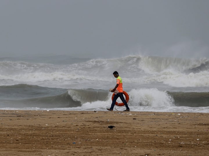 Cyclone Mocha to hit east coastal area alert in andhra pradesh west bengal and osisha rain for 3 days Cyclone Mocha: बंगाल की खाड़ी से चला तूफान मोचा, आंध्र प्रदेश समेत 3 राज्यों में अलर्ट, मछुआरों के लिए एडवाइजरी