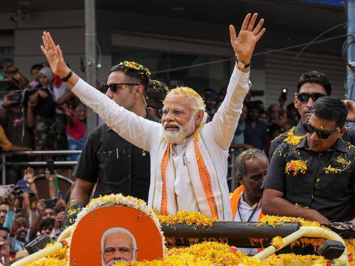 Karnataka Elections: PM मोदी के 'मेगा रोड शो' के दम पर BJP खेमे में जगी नई उम्मीद, जीत सकती है बेंगलुरु की 28 में से ज्यादातर सीटें Karnataka Assembly Elections 2023 PM Modi road show BJP can win more of 28 seats in Bengaluru Karnataka Elections: PM मोदी के 'मेगा रोड शो' के दम पर BJP खेमे में जगी नई उम्मीद, जीत सकती है बेंगलुरु की 28 में से ज्यादातर सीटें