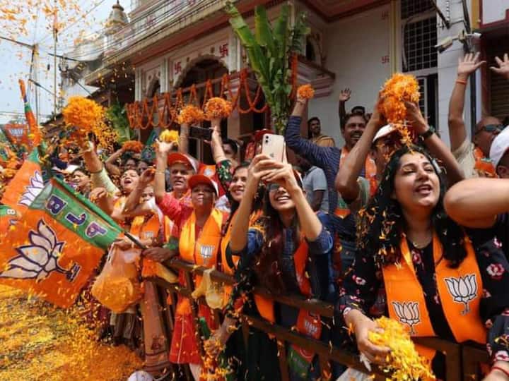 Prime Minister Narendra Modi’s supporters were seen greeting him and taking pictures during the roadshow on Sunday ahead of the elections in Karnataka. (Image: BJP Karnataka/Twitter)