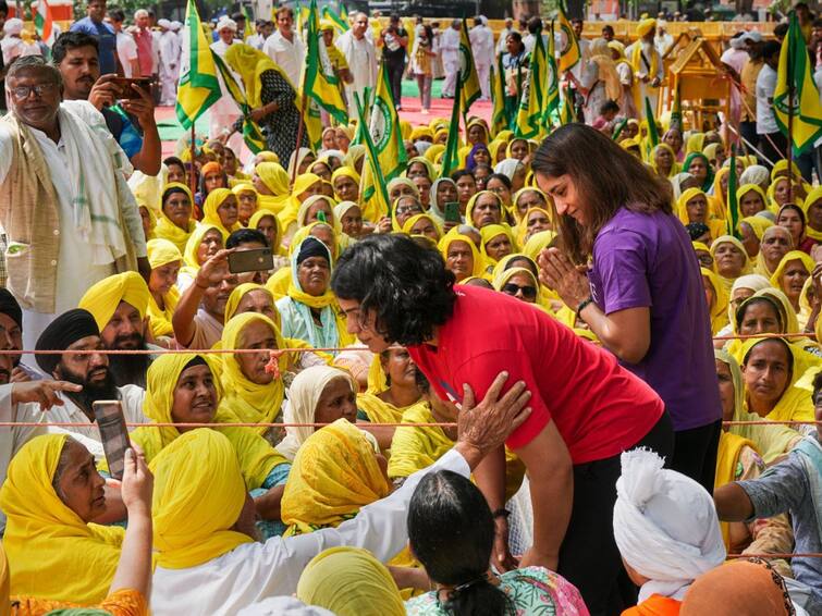 Wrestlers Protest At Jantar Mantar Women wrestlers farmers give 15 days ultimatum to Modi government over Brij Bhushan Sharan Singh Wrestlers Protest At Jantar Mantar: बृजभूषण सिंह यांच्याविरोधात महिला कुस्तीपटू आणि शेतकऱ्यांचा मोदी सरकारला 15 दिवसांचा अल्टिमेटम; कारवाई न झाल्यास 21 मेपासून..