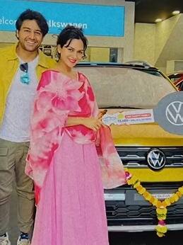 अनुज ने रियल लाइफ अनुपमा को दिया ये स्पेशल गिफ्ट