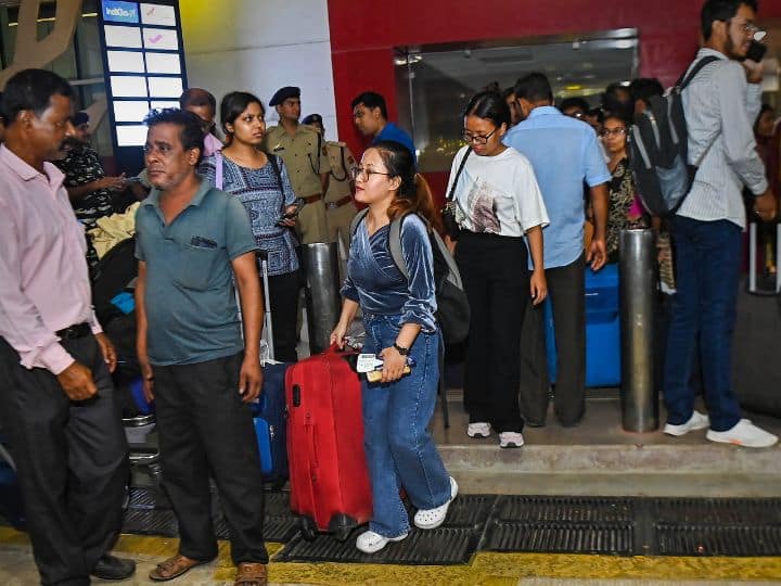 manipur violence cm devendra fadnavis assured help to maharashtra student stuck in state ANN Manipur Violence: मणिपुर में नहीं संभल रहे हालात! राज्य में फंसे महाराष्ट्र के छात्रों को मिलेगी मदद, सरकार ने दिलाया भरोसा