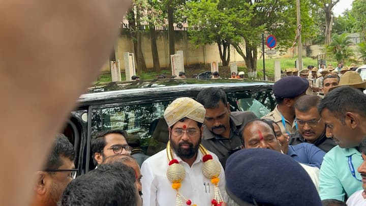 याच पार्श्वभूमीवर आज कर्नाटकात राजकीय रविवार पाहायला मिळणार आहे.