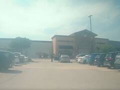 टेक्सास शूटिंग का वीडियो सामने आया, हमलावर कार से बाहर निकलते ही लोगों पर बरसाने लगा गोलियां