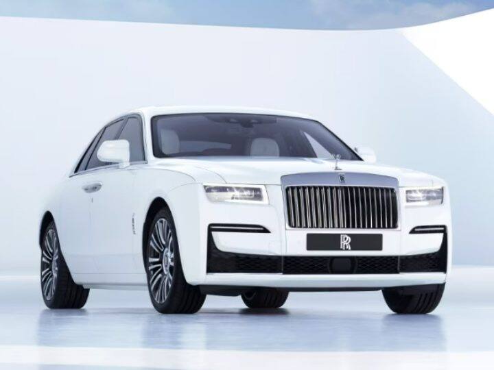 Rolls Royce Ghost भी नए कलेक्शन में शामिल है. गौतम अडानी की ये कार प्रीमियम लग्जरी कार है. इसे 6.95 करोड़ रुपये में खरीदा गया था. यह अधिकतम 100 km/h की स्पीड 4.8 सेकेंड में प्राप्त कर लेती है और 250 किमी प्रति घंटा की स्पीड देती है.