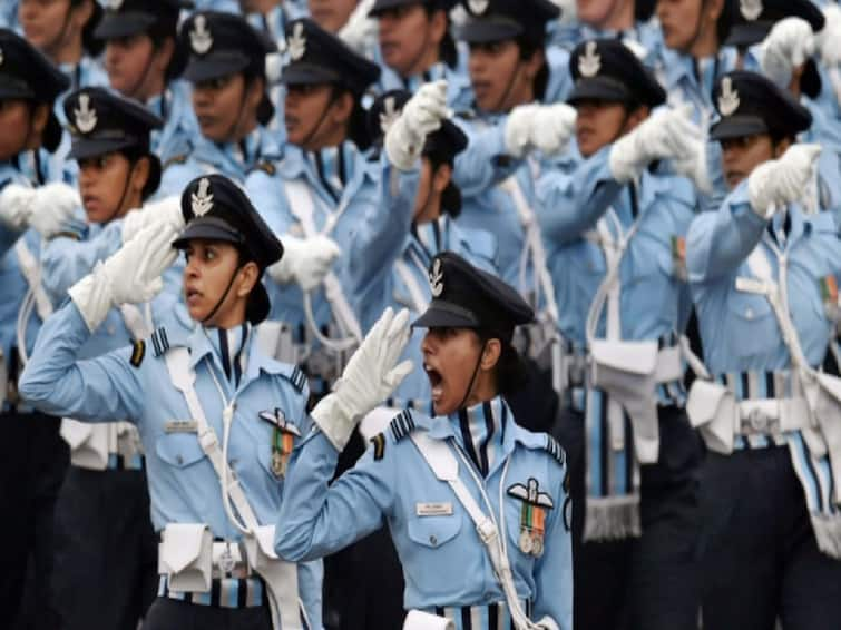 All Women Parade Next Republic Day Centre Sends Memo to Armed Forces Republic Day Parade: அடுத்தாண்டு அசத்தல்..! மகளிர் மட்டுமே பங்கேற்கும் குடியரசு தின அணிவகுப்பு - மத்திய அரசு மாஸ்