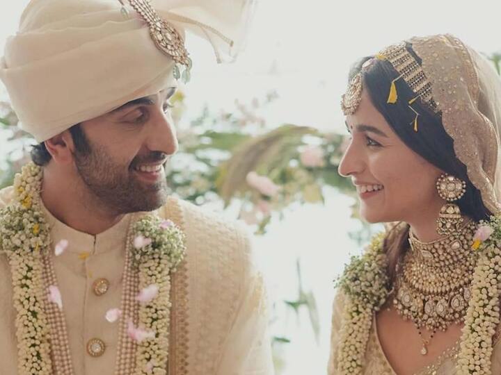 शादी के हुए महज एक साल, मगर पहले ही 'बोर' हो चुके हैं Ranbir Kapoor? Alia Bhatt ने बताई पीछे की वजह Ranbir Kapoor is already bored with Alia Bhatt actress told the reason behind it शादी के हुए महज एक साल, मगर पहले ही 'बोर' हो चुके हैं Ranbir Kapoor? Alia Bhatt ने बताई पीछे की वजह