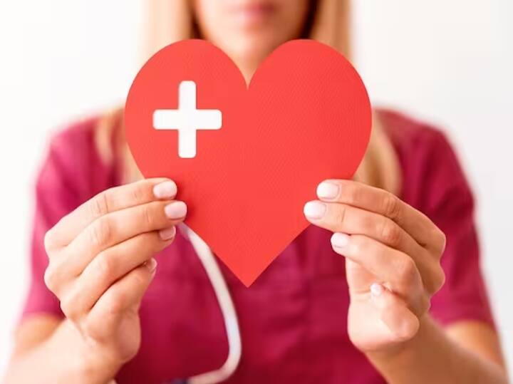 आजच्या काळात सर्वांसाठी आरोग्य विमा असणे अत्यंत गरजेचे आहे. मदर्स डे निमित्त तुमच्या आईला आरोग्य विमा देऊन तुम्ही तिला आरोग्याशी संबंधित खर्चाच्या चिंतेतून मुक्त करू शकता.