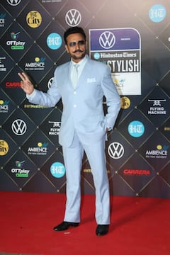 Celebs Photos: मंदिरा बेदी से लेकर जेनेलिया डिसूजा-रितेश देशमुख तक, अवॉर्ड फंक्शन में बन-ठनकर पहुंचे ये सितारे