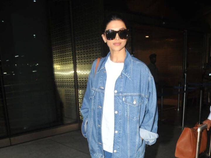 Deepika Padukone Airport Look: बी टाउन की सुपरस्टार दीपिका पादुकोण की लेटेस्ट तस्वीरें सामने आई हैं. इन फोटो में दीपिका पादुकोण एयरपोर्ट पर डेनिम लुक में नजर आ रही हैं.