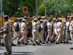 Wrestlers' Protest: Delhi Police Beefs Up Security As Farmers Arrive To Support Grapplers — IN PICS