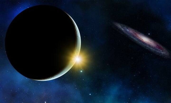 সৃষ্টিতত্ত্বের কথা উঠলেই অন্ধকার থেকে আলোয় উৎসারিত হওয়ার কথা শোনা যায়। বিজ্ঞান থেকে কল্পকথা, ব্রহ্মাণ্ডের কেন্দ্রে সূর্যের অস্তিত্ব এবং গুরুত্ব উপেক্ষা করার সাহস দেখায় না কেউই।