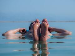 उस समुद्र की कहानी, जिसमें चाहे जितना डूबने की कोशिश कर लें, मगर कोई डूबता नहीं!