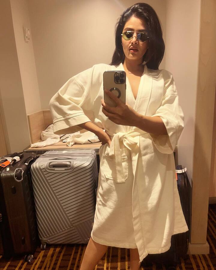 ప్రస్తుతం ఈ ముద్దుగుమ్మ బ్యాంకాక్ లో చిల్ అవుతోంది. Image Credit: Sreemukhi/ Instagram