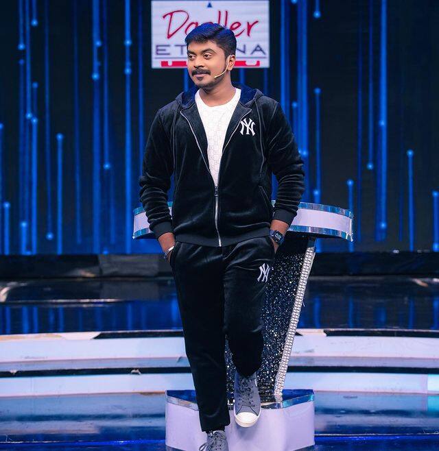 அவருக்கு சோசியல் மீடியாவில் புரொமோஷனும் அதிக அளவில் இருந்தது. இறுதியில் அசீம் பிக் பாஸ் சீசன் 6 டைட்டில் வின்னராகவும் அறிவிக்கப்பட்டார்.