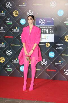 Ananya Panday ने इंवेंट में फ्यूशिया पिंक आउटफिट में बिखेरा हुस्न का जलवा, एक्ट्रेस की स्टनिंग तस्वीरें देख थाम लेंगे दिल
