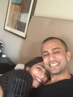 Sonam Kapoor की शादी को हुए 5 साल, एक्ट्रेस ने पति आनंद संग शेयर की रोमांटिक फोटोज, बेटे वायु की भी दिखाई खास झलक