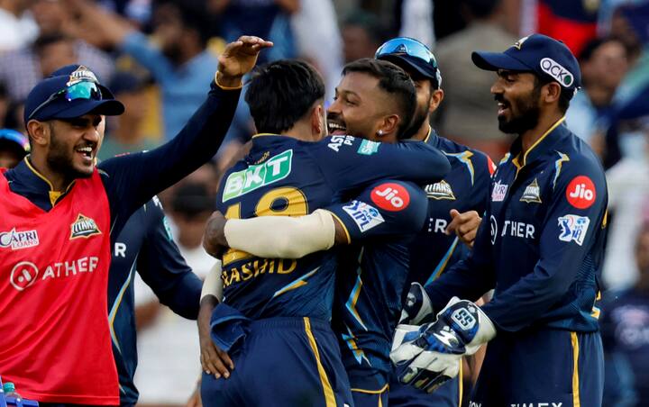 आयपीएलच्या (IPL 2023) 51 व्या सामन्यात गुजरातचा यष्टीरक्षक आणि फलंदाज रिद्धिमान साहाचा (Wriddhiman Saha) दमदार फॉर्म पाहायला मिळाला. रिद्धिमानच्या तुफान अर्धशतकी खेळीनं सर्वांचंच लक्ष वेधलं.