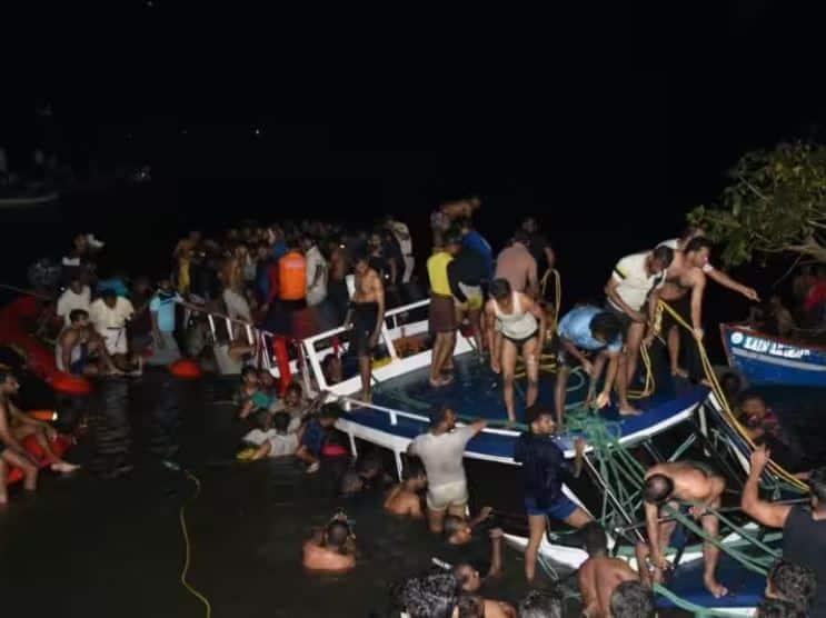 Kerala Boat Tragedy 21 dead house boat sinks Tanur boat accident rescue operation underway Kerala Boat Tragedy : केरळमध्ये प्रवासी बोट उलटली, 21 जणांचा मृत्यू; पंतप्रधानांकडून मृतांच्या नातेवाईकांना दोन लाखांची मदत