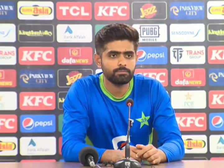 PAK vs NZ ODI Series in press conference reporter mistakenly addresses Babar Azam as Imam video viral PAK vs NZ: प्रेस कॉन्फ्रेंस में रिपोर्टर से हुई भारी चूक, बाबर आज़म को बोल दिया ‘इमाम’, फिर कप्तान ने दिया ऐसा जवाब