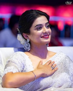 Priya Mani Raj: విరిసిన మల్లెపువ్వులా ప్రియమణి రాజ్