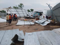 Sangli Unseasonal Rain : सांगलीत वादळी वाऱ्यासह पाऊस, कडेगावमध्ये पत्र्याचे शेड उडल्याने 13 मजूर जखमी