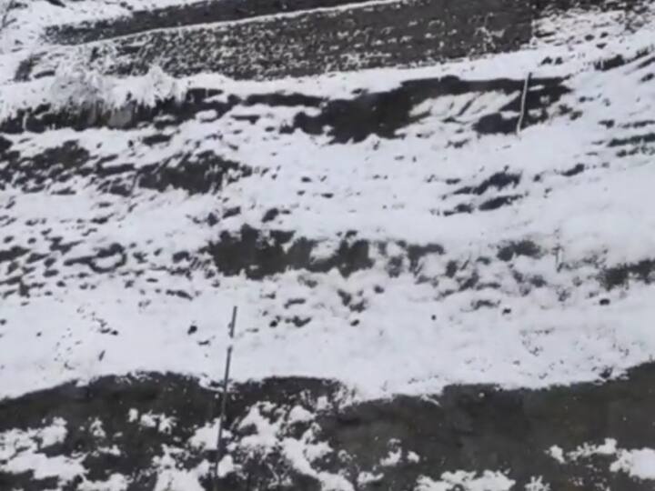 Himachal: IMD के अनुसार हिमाचल प्रदेश में एक पश्चिमी विक्षोभ सक्रिय है. इसकी वजह से राज्य में बारिश और बर्फबारी का दौर जारी है. इसके साथ दी दो दिन के लिए येलो और ऑरेंज अलर्ट जारी किया गया है.