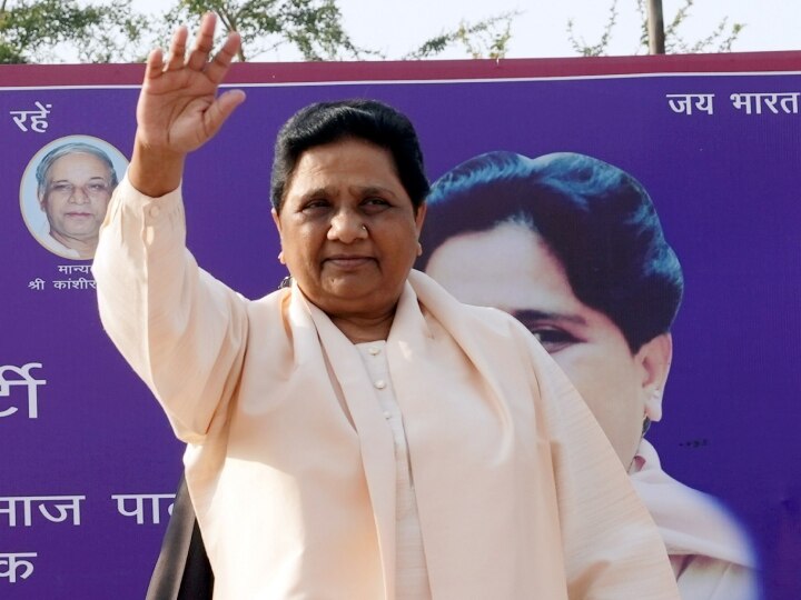 Saharanpur, India. 07th Apr, 2019. Bahujan Samaj Party Supremo Mayawati  returns after attend Samajwadi Party, Bahujan Samaj party and Rastriya Lok  Dal joint election campaign rally at Deoband. Credit: Prabhat Kumar  Verma/Pacific