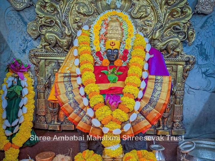 विशेष म्हणजे काही दिवसांपूर्वी जालन्यातील एका भक्ताने दीड कोटी रुपयांचे दागिने अंबाबाई चरणी दान म्हणून दिले होते